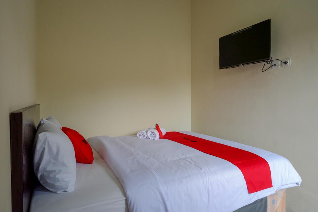 Albergue RedDoorz near Terminal Mendolo Wonosobo Exterior foto